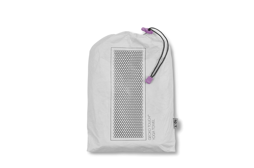 The GECKO TOUCH – Nightfall yoga towel features a simple yet elegant symmetrical circular pattern made of tactile silicone, offering a unique wet/dry grip. It comes with a sleek black graphite base with contrasting colored stitching and is made using an eco-friendly, dye-free process.