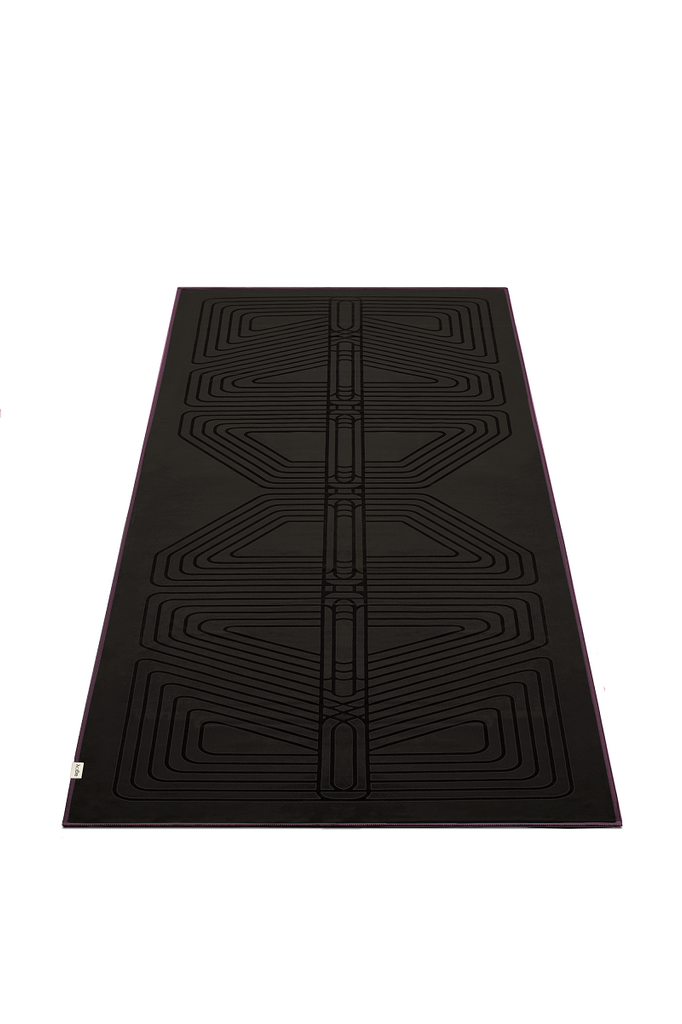 The GECKO WARRIOR – Nightfall yoga towel features a unique wet/dry grip Focus Alinement™ pattern made of tactile silicone, inspired by but not directly taken from ancient warrior cultures. It comes with a sleek black graphite base with contrasting colored stitching and is made using an eco-friendly, dye-free process.