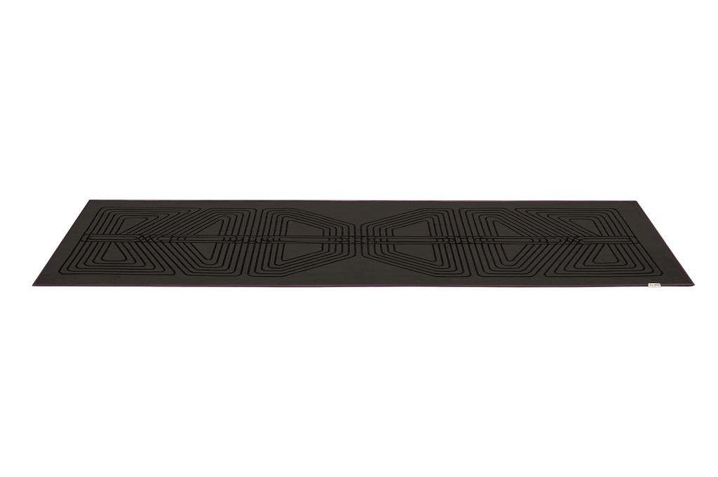 The GECKO WARRIOR – Nightfall yoga towel features a unique wet/dry grip Focus Alinement™ pattern made of tactile silicone, inspired by but not directly taken from ancient warrior cultures. It comes with a sleek black graphite base with contrasting colored stitching and is made using an eco-friendly, dye-free process.