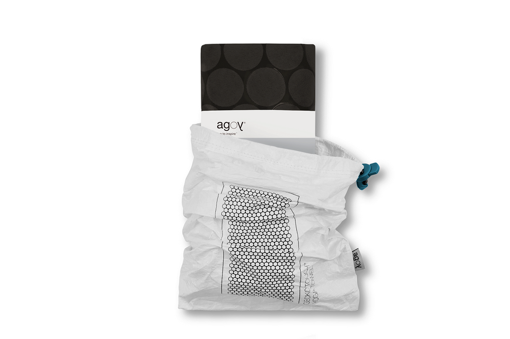 The GECKO TOUCH – Nightfall yoga towel features a simple yet elegant symmetrical circular pattern made of tactile silicone, offering a unique wet/dry grip. It comes with a sleek black graphite base with contrasting colored stitching and is made using an eco-friendly, dye-free process.