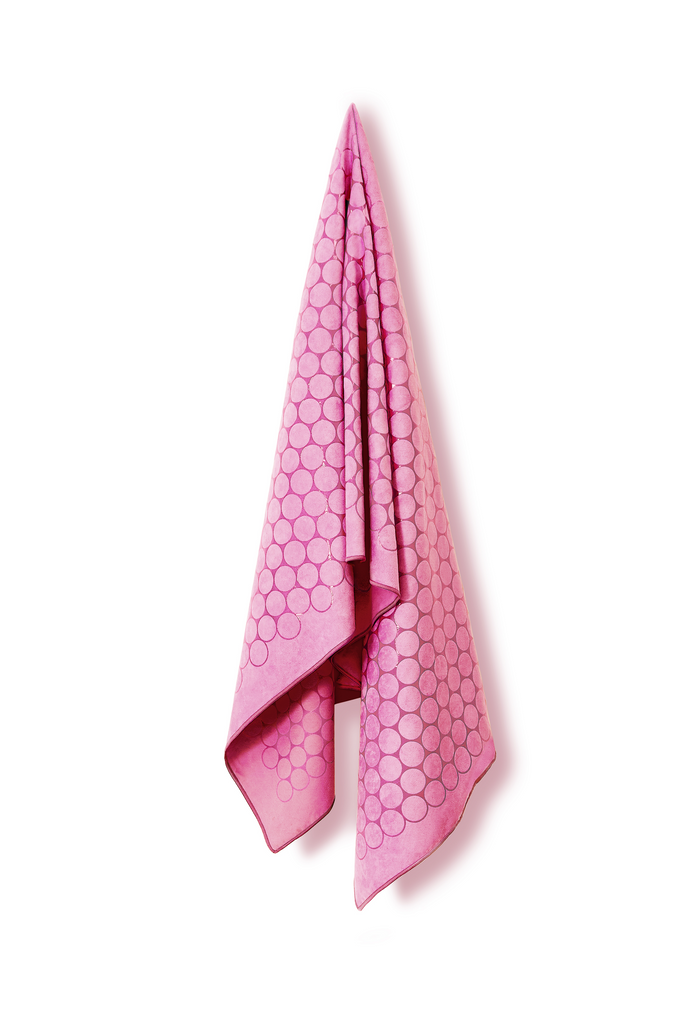 The GECKO TOUCH – Classic yoga towel features a simple yet elegant symmetrical circular pattern made of tactile silicone, offering a unique wet/dry grip. It is available in a selection of classic colors dyed with eco-friendly Oeko-Tex® certified dyes.